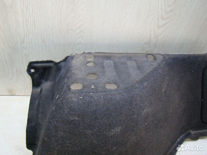 Обшивка багажника правая Lexus rх 300