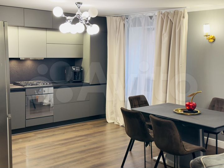 3-к. квартира, 98 м², 3/10 эт.