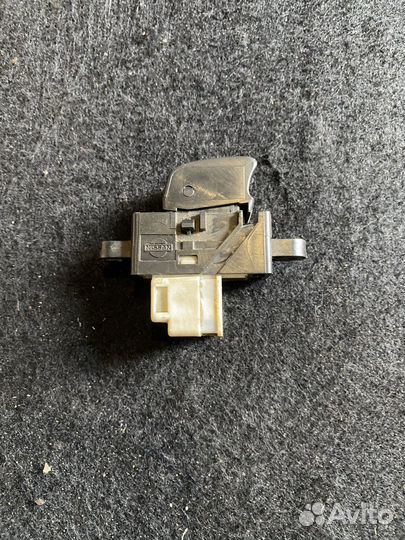 Кнопка стеклоподъемника Nissan Almera N16
