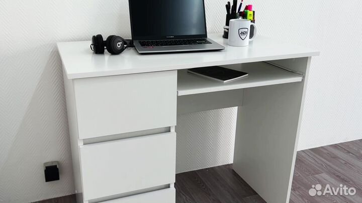 Письменный стол