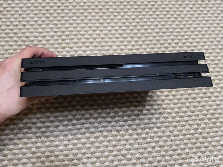 Игровая приставка ps4 pro
