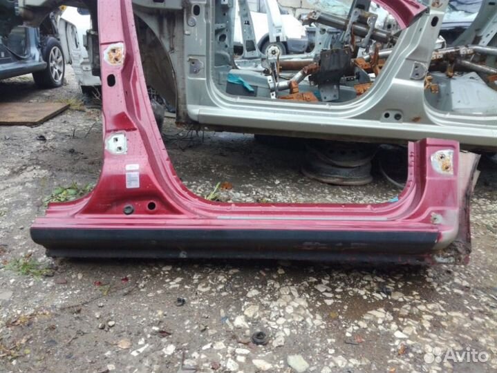 Порог кузовной правый Renault Sandero 1 1.6 K7M