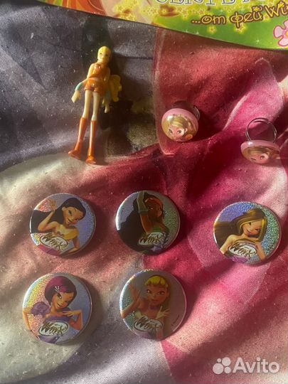 Сувениры винкс блокнот значки