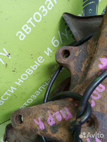 Ступица цапфа кулак передняя правая Mercedes-Benz