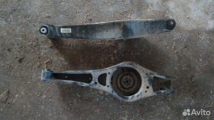 Рычаг лодочка задний правый левый Skoda Octavia A5