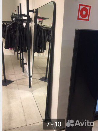 Огромное зеркало