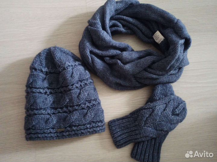 Шапка снут варежки