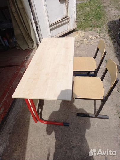 Парта со стульями