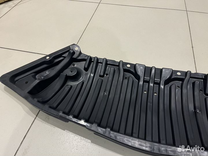 Пыльник бампера пластик Mercedes W204 новый