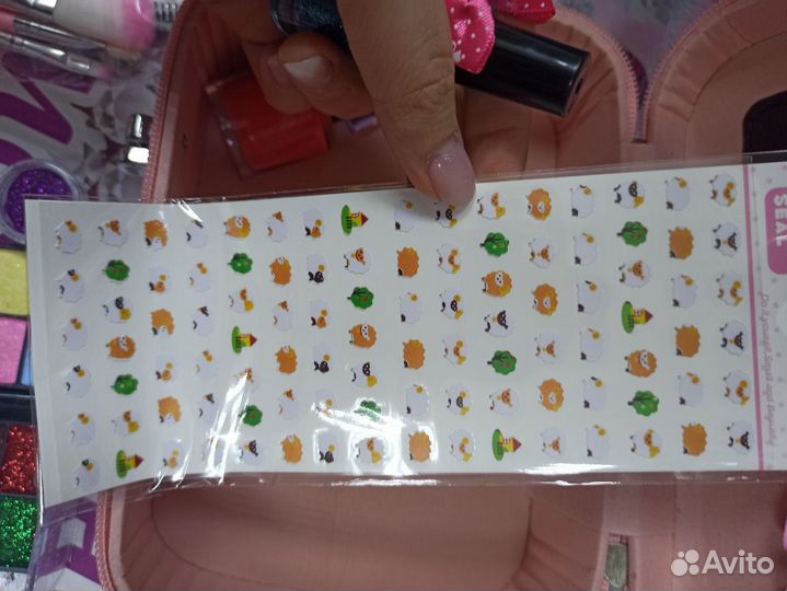 Набор косметики в сумочке