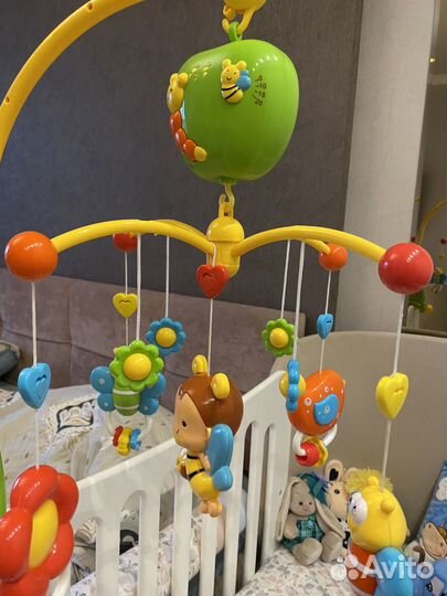 Музыкальный мобиль на кроватку+растяжка на коляску