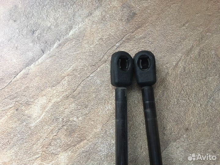 Амортизатор двери багажника задний Kia Ceed 1