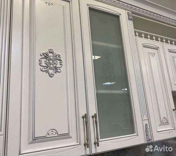 Цена за весь кухонный гарнитур белый серебро