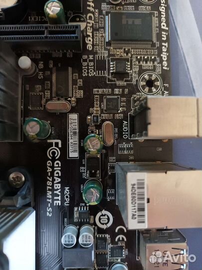 Материнская плата с процессором и памятью