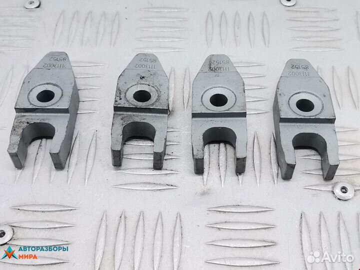 Крепление форсунки Opel Astra K 2016