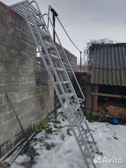 Продам лестницу в погреб или подвал
