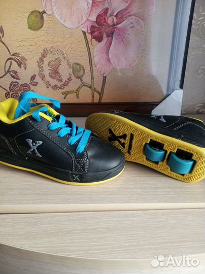 Кроссовки детские