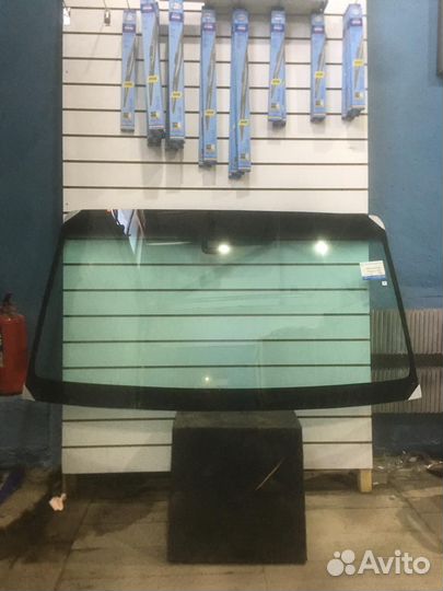 Лобовое стекло Mitsubishi Pajero