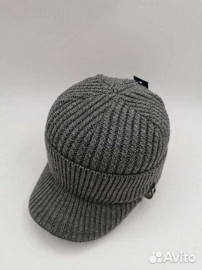 Шапка с козырьком