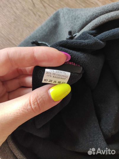 Берет (кеппи) и шарф серого цвета