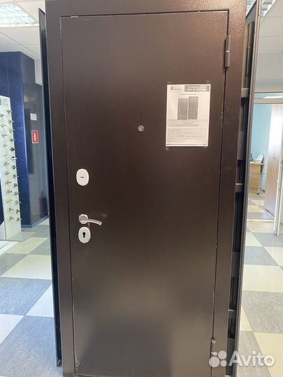 Дверь входная металлическая новая