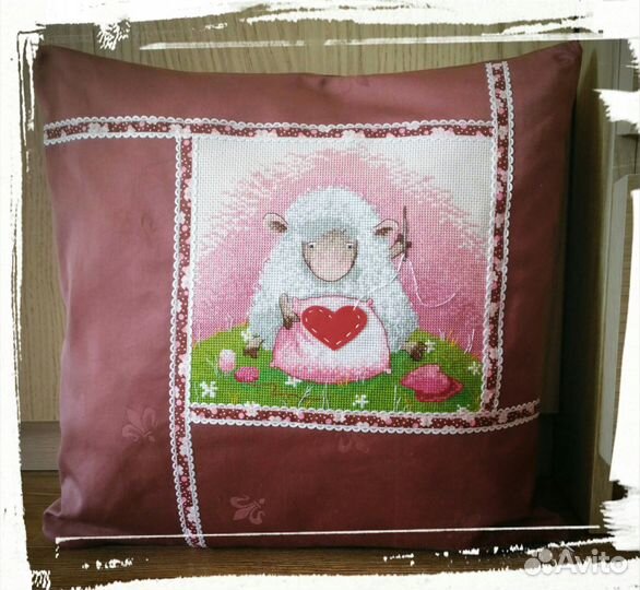 Наволочка с ручной вышивкой декоративная