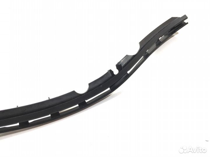 Крепление уплотнителя Audi A6 C6 Avant