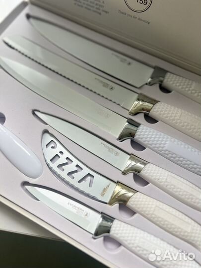 Набор белых кухонных ножей. Новый