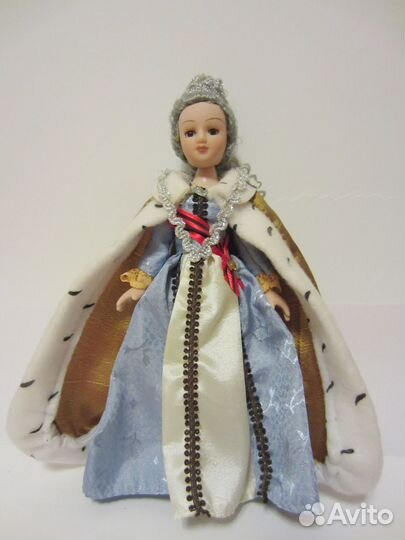 Фарфоровая кукла в образе Екатерины II. деагостини