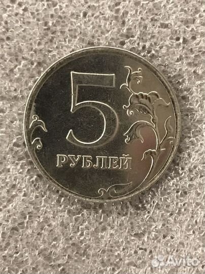 Монета 5 рублей с браком