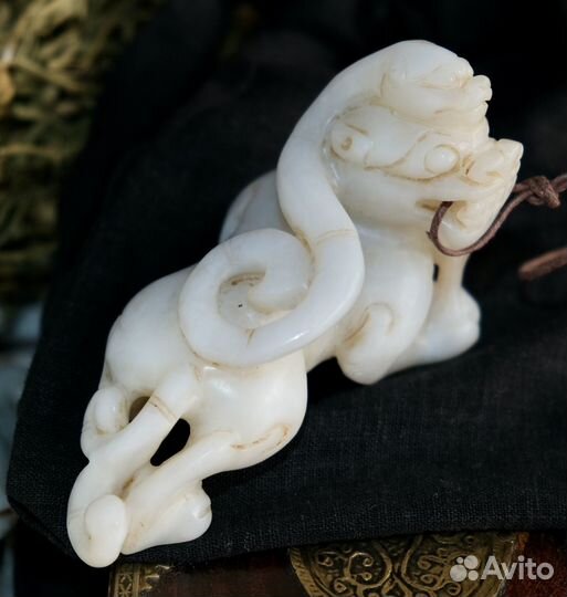 Белый нефрит Тигр и Дракон