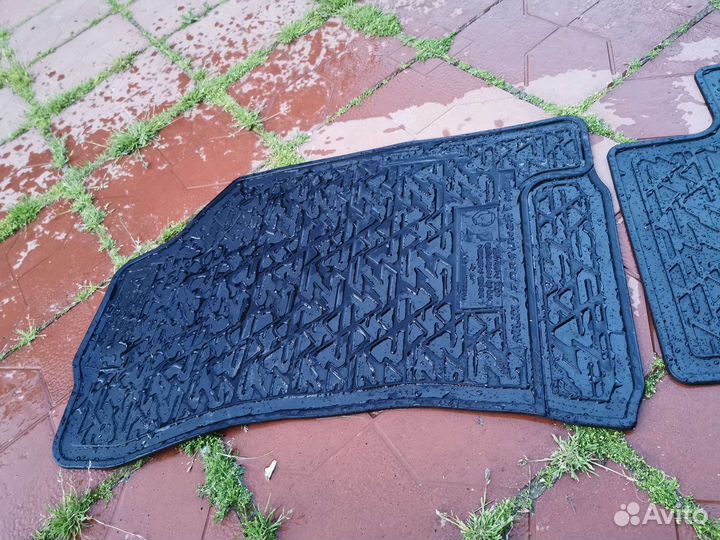 Автомобильные коврики резиновые