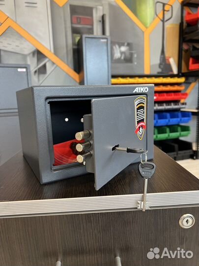 Металлический сейф
