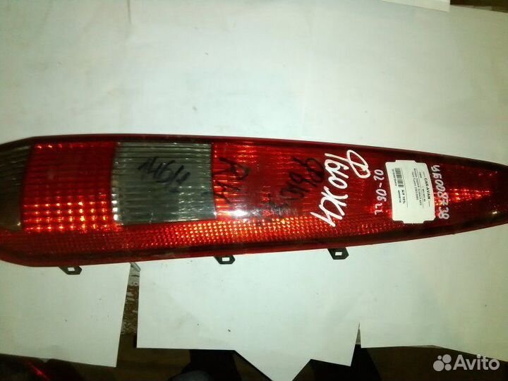 Фонарь задний правый Ford Fusion I 2002 - 2005