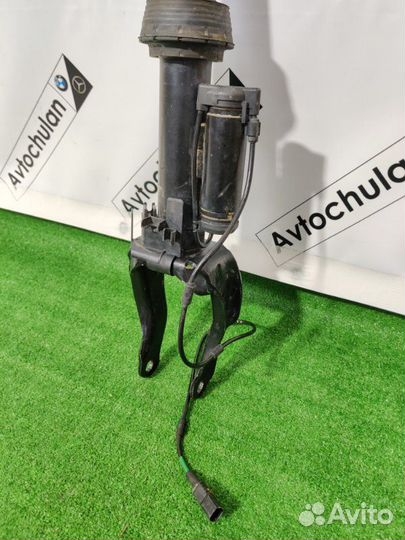 Амортизатор передний правый Mercedes-Benz