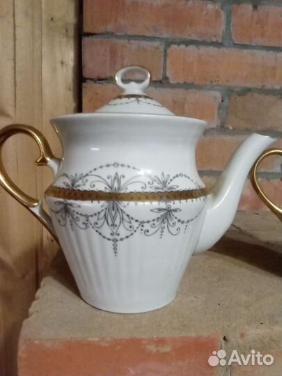 Чайник и сахарница молочник и чайная пара