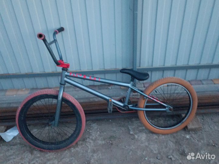 Трюковой велосипед BMX