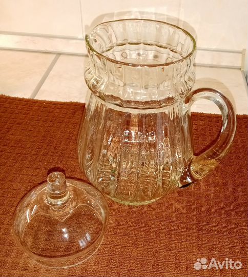 Заварочные чайники, рюмки, чайная пара, кувшин