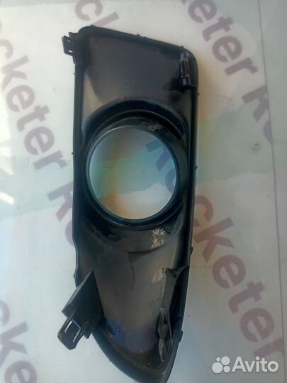 Накладка противотуманной фары передняя правая Mazd