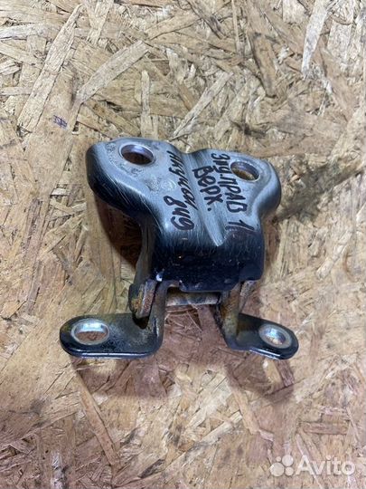 Петля двери задняя правая Ssangyong Action 2.0