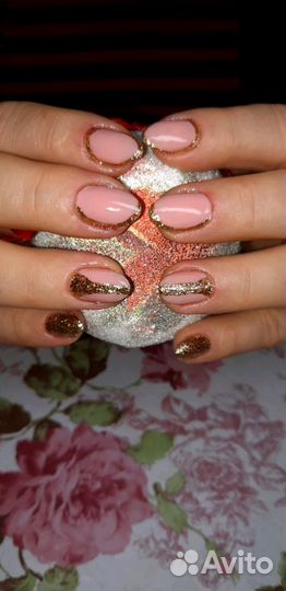 Покрытие ногтя стразами