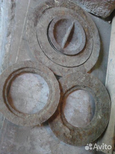 Крюки кружки круги чугунные жернова