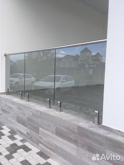 Ограждение из стекла для бизнес центра