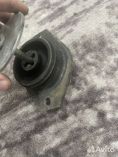 Продам левую опору даигателя