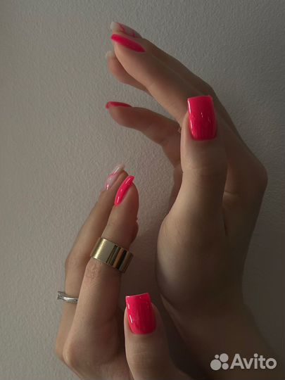 Модель на маникюр