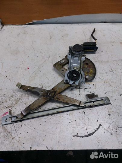 Стеклоподъемник передний левый Mercuri Sable 2