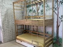 Двухъярусная кровать с канатной лестницей