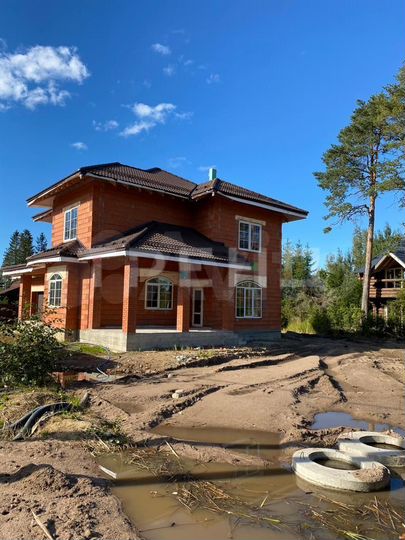 Таунхаус 200 м² на участке 10 сот.