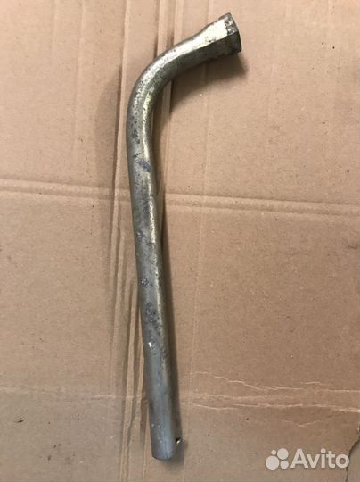 7L0012219 Ключ баллонный VAG