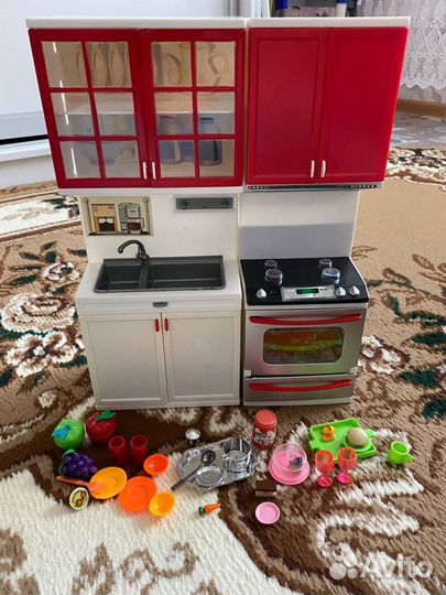Детская игрушка кухня